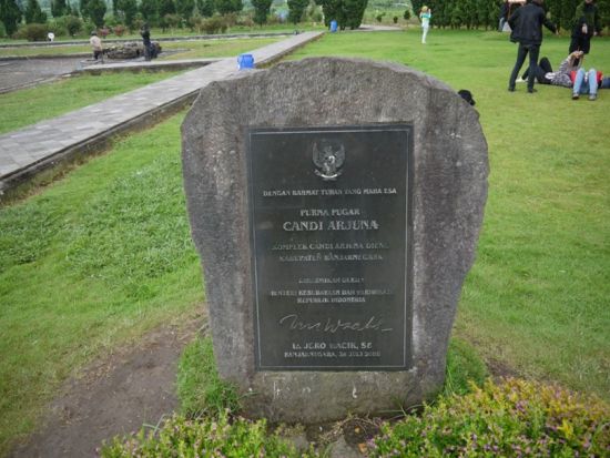 ディエン高原観光ツアー　アルジュナ寺院群＆シキダン噴火口 ＜貸切／昼食付き／日本語ガイド＞