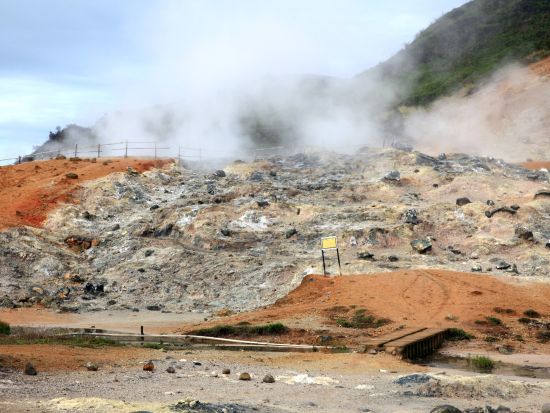 ディエン高原観光ツアー　アルジュナ寺院群＆シキダン噴火口 ＜貸切／昼食付き／日本語ガイド＞