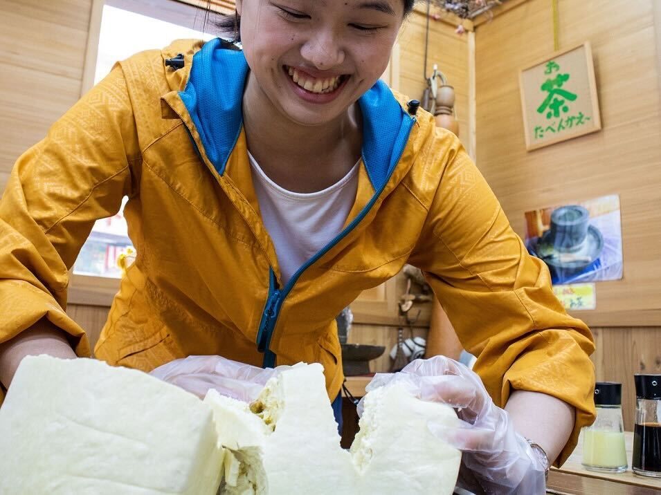 祖谷名物「石とうふ」実食＆お茶挽体験 ずっしり重いご当地グルメを