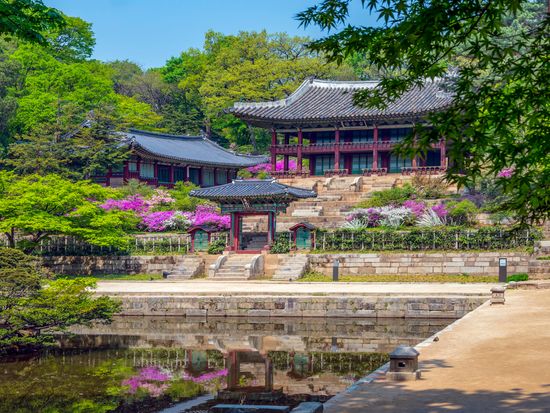 Korea_Seoul_Changdeokgung_pixta_47559367