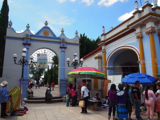 オコトラン村教会入口