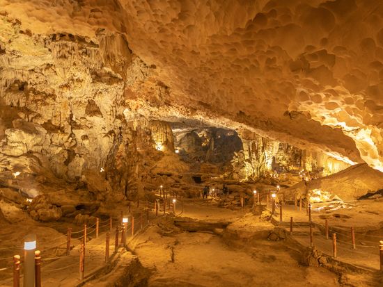 Vietnam_Ha Long Bay_Sung Sot Cave_shutterstock_1448412761
