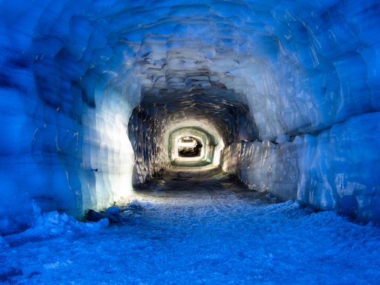 Langjokull_Glacier_Tunnel_shutterstock_1151356511
