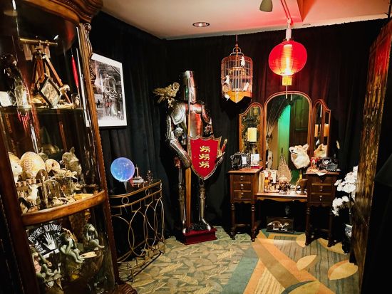 マジカルミステリーショー　ハワイ最高峰のマジックショー！一流マジシャンの技を目の前で鑑賞！ 最前列で楽しめるVIP席も＜ヒルトンワイキキビーチ内＞