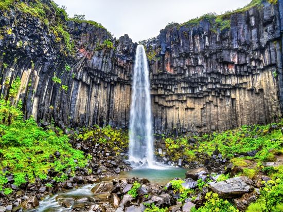 Iceland_Svartifoss_pixta_24947488_M