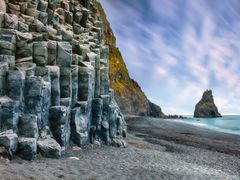 Iceland_Reynisfjara_beach_pixta_103360892_M