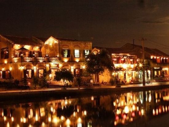 世界遺産フエ＋夜のホイアン観光＋名物料理も満喫 世界遺産欲張りツアー＜1日／日本語ガイド／昼食・夕食／ダナン発＞