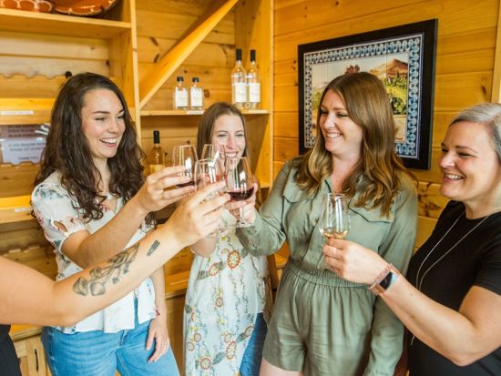 プリンスエドワード島　ワインやスピリッツなど3つの醸造所を巡る半日ツアー＜試飲付き／英語ガイド／シャーロットタウン発＞