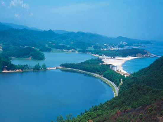 江原 高城郡の南北境界線（DMZ）日帰りツアー　高城統一展望台＋DMZ博物館＋花津浦　南北関係の歴史を知る1日＜昼食付き／日本語ガイド／ソウル発＞