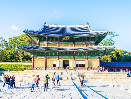 午後発！ソウル市内観光ツアー　世界遺産昌徳宮（チャンドックン）＋秘苑（後苑）特別観覧＋北村　韓国有数の王朝庭園を見学＜水・金・日／日本語ガイド＞