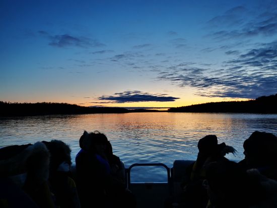 イエローナイフ オーロラ観賞ツアー　湖上のボート＆2つのロケーションから眺める光のカーテン ＜8～11月／一晩／日本語または英語ガイド＞