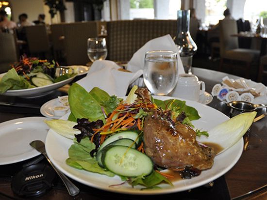 イースタン・タウンシップス1日観光ツアー　静かに息づくリゾート地 ＜4～10月／昼食付き／日本語ガイド／モントリオール発＞