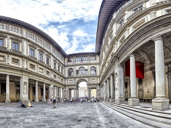 Italy_Florence_Uffizzi_Gallery_Shutterstock