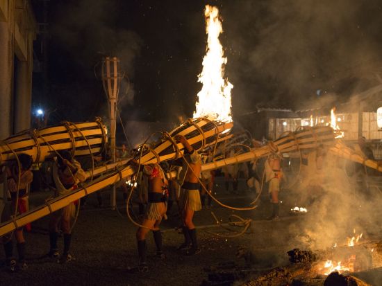 【10月22日(木)限定】「鞍馬の火祭」鑑賞ツアー 深夜のフィナーレまで鑑賞できる夜食付きプラン＜6時間／専用車移動／京都市＞
