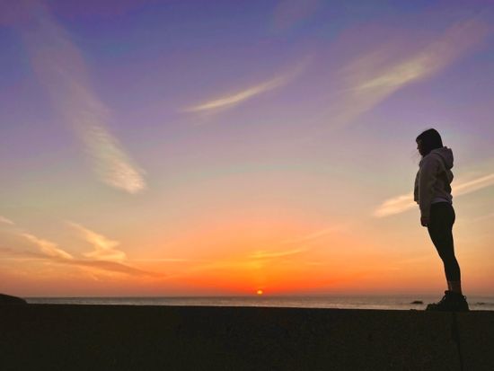 屋久島公認ガイド渡邉さんと行く！太鼓岩モーニングトレッキングツアー　学び、笑い、感動ありの冒険！ 山中ランチ＆写真プレゼント付き ＜宮之浦～安房エリア送迎可＞