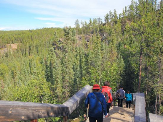 イエローナイフ　キャメロン滝ハイキングツアー ＜8～11月／日本語または英語ガイド＞