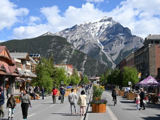 世界遺産カナディアンロッキー　バンフ国立公園観光ツアー　人気の2大湖レイクルイーズ＋モレーン湖を満喫＜6～10月／日本語ガイド／バンフまたはカルガリー空港発着＞