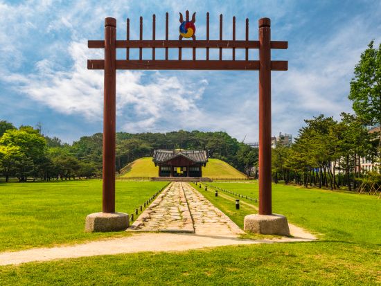 ソウル市内観光ツアー　ソウル市内の世界遺産3か所を巡る！昌徳宮（チャンドックン）＋宗廟＋宣靖陵（ソンジョンヌン）＜1日／昼食付き／日本語ガイド＞