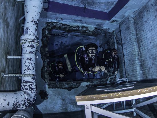 ファンダイビング 世界最深のプール「ディープダイブ・ドバイ (Deep Dive Dubai)」で潜る！ライセンス保有者向けプラン ＜英語／ドバイ発＞