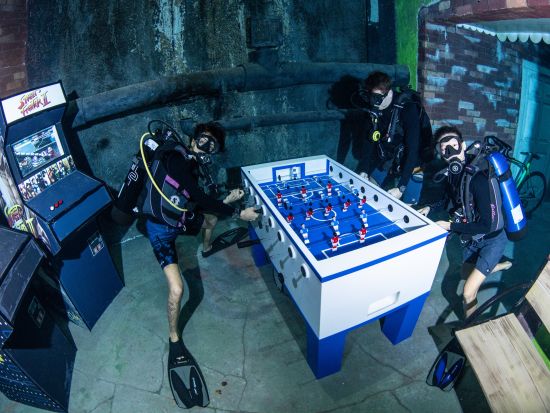 ファンダイビング 世界最深のプール「ディープダイブ・ドバイ (Deep Dive Dubai)」で潜る！ライセンス保有者向けプラン ＜英語／ドバイ発＞