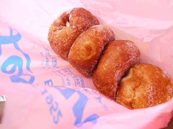 Hawaii_Food_Malasada_pixta_4950784_M