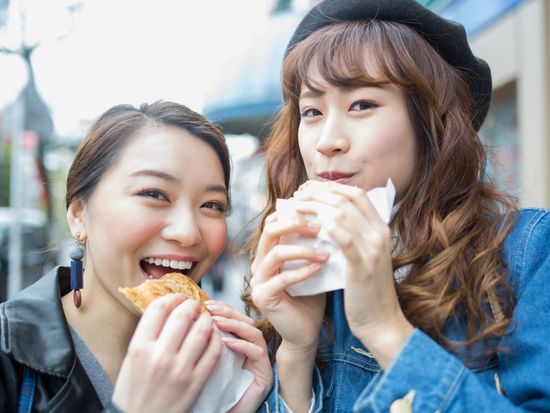 generic_friends_Food_pixta_70471905_M