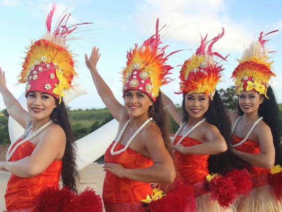 伝統ルアウ＆フラ・ハワイアンショー『マウカ・ウォーリアーズ・ルアウ』　戦士たちによる圧巻のファイヤーショー ＜ワイキキ送迎可／ハワイ・カントリークラブ内＞