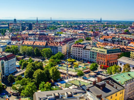 Munich_Viktualienmarkt_shutterstock_423202321