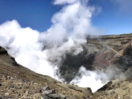 路線バスで行く草千里と阿蘇山上 あか牛ハンバーグランチ付き 阿蘇山上で約1時間&阿蘇駅周辺で1時間のフリータイムあり＜熊本市内発着＞by KASSE JAPAN