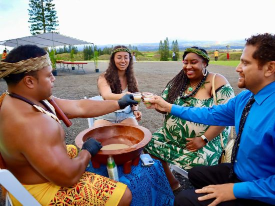 伝統ルアウ＆フラ・ハワイアンショー『マウカ・ウォーリアーズ・ルアウ』　戦士たちによる圧巻のファイヤーショー ＜ワイキキ送迎可／ハワイ・カントリークラブ内＞