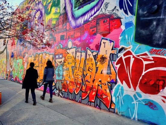 ブルックリン観光 ブッシュウィック・エリアを歩いてめぐる グラフィティアート散策ツアー＜公共交通機関利用／日本語ガイド＞ by H.I.S.