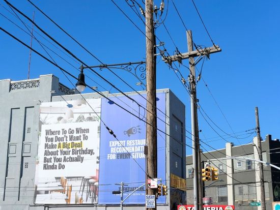 ブルックリン観光 ブッシュウィック・エリアを歩いてめぐる グラフィティアート散策ツアー＜公共交通機関利用／日本語ガイド＞ by H.I.S.