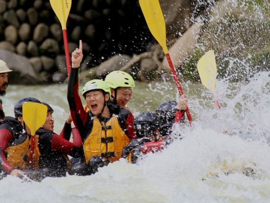 奥多摩 ラフティング体験！ 大自然の魅力とスリルを堪能＜半日／4～10月／東京／古里駅送迎可＞