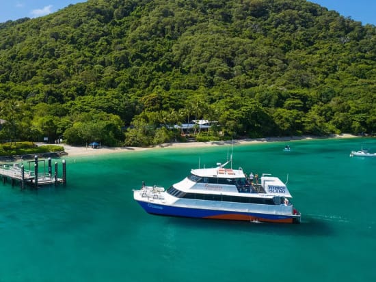 世界遺産フィッツロイ島往復フェリー乗船券　サンゴ礁と熱帯雨林が共存する自然の楽園へ！＜1日／ケアンズ発着＞