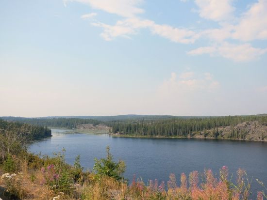 イエローナイフ　キャメロン滝ハイキングツアー ＜8～11月／日本語または英語ガイド＞