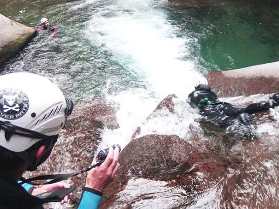 伊豆 キャニオニング体験！ 滑って、飛んで大自然を満喫＜半日／4～10月／静岡／駅送迎可＞