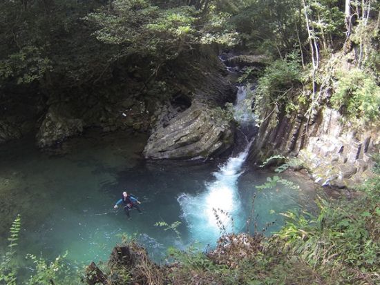 伊豆 キャニオニング体験！ 滑って、飛んで大自然を満喫＜半日／4～10月／静岡／駅送迎可＞