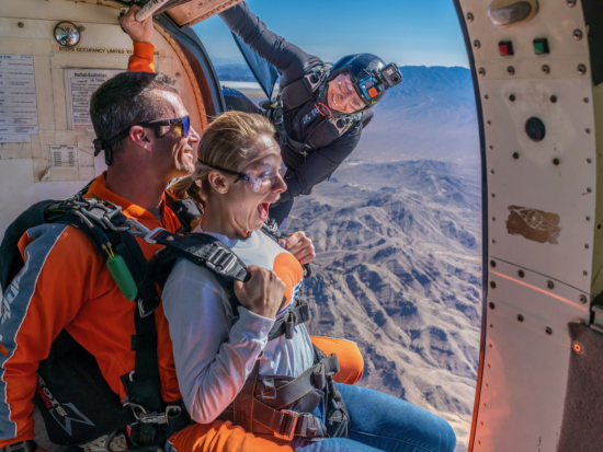 スカイダイビング体験　ラスベガスを上空4572メートルから楽しむ！ビデオ＆写真やカメラマン同行など豊富なプランをご用意by ゴージャンプラスベガス＜送迎付き＞