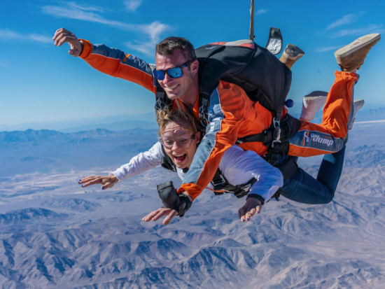 スカイダイビング体験　ラスベガスを上空4572メートルから楽しむ！ビデオ＆写真やカメラマン同行など豊富なプランをご用意by ゴージャンプラスベガス＜送迎付き＞