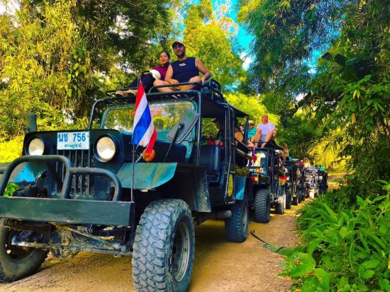 サムイ島観光ツアー　4WDジープで定番観光スポット巡り＆ジャングルのドライブを楽しむ ＜昼食付き／英語ガイド＞