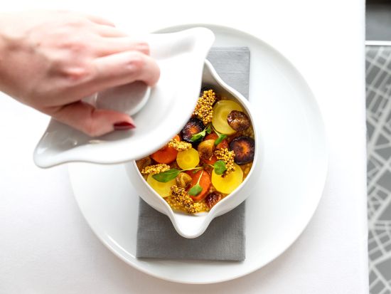 【送迎付】セーヌ川ディナークルーズ　アラン・デュカス監修の豪華コースディナー　食前酒＆ワイン付プラン有＜専用車ホテル送迎＞by[みゅう]