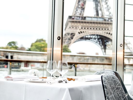 セーヌ川ランチクルーズ アラン・デュカスのクルーズ船で楽しむ絶品コースランチ＜専用車ホテル送迎付き＞by[みゅう]