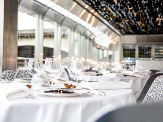 セーヌ川ランチクルーズ アラン・デュカスのクルーズ船で楽しむ絶品コースランチ＜専用車ホテル送迎付き＞by[みゅう]