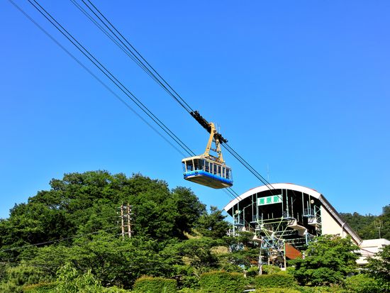 pixta_33681228_新緑の別府ロープウェイ乗り場