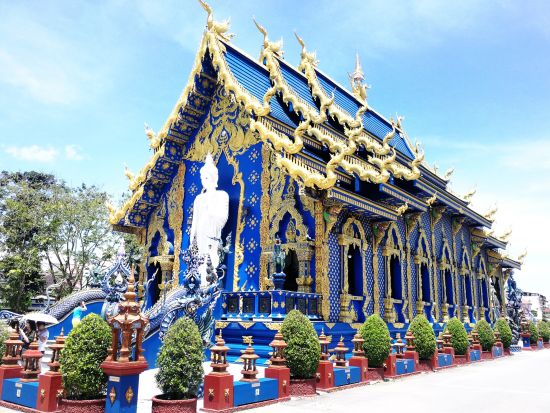 チェンライ日帰りツアー　寺院3か所＋ゴールデントライアングル＋首長族の集落＜昼食付き／日本語ガイド／往復航空券付き／バンコク発＞