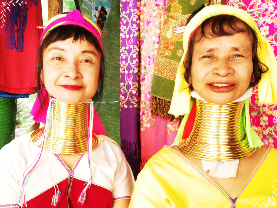 チェンライ日帰りツアー　寺院3か所＋ゴールデントライアングル＋首長族の集落＜昼食付き／日本語ガイド／往復航空券付き／バンコク発＞