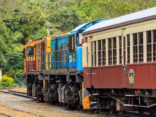 Australia_Cairns_Kuranda_railway_shutterstock_471511220
