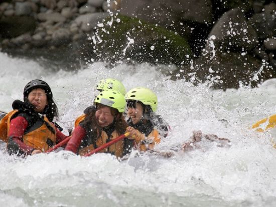 半日ラフティング　大自然のスリルを楽しむ爽快ツアー　＜4～5月／赤城／群馬＞