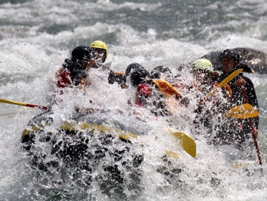 半日ラフティング　大自然のスリルを楽しむ爽快ツアー　＜4～5月／赤城／群馬＞