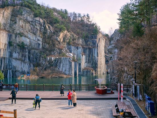 「愛の不時着」ソウル郊外＆忠州・抱川ロケ地巡り1日ツアー 吊り橋や遠足、夜の橋の名シーンの撮影場所へ ＜ホテル送迎付／日本語ガイド／昼食付＞